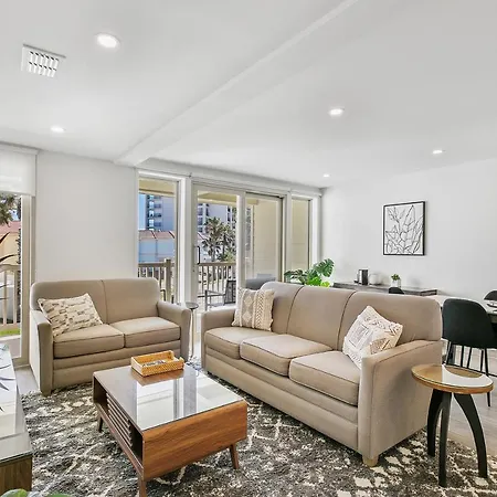Fully Renovated Condo Steps From The Beach With Ocean View Balcony